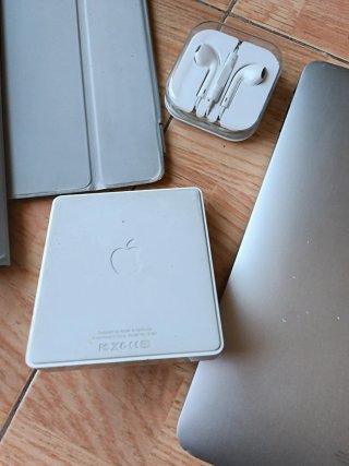 Pack Apple: iPad, Funda y Auriculares