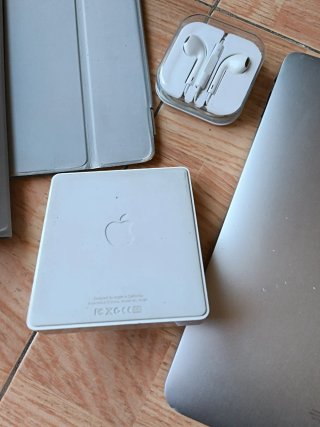 Pack Apple: iPad, Funda y Auriculares