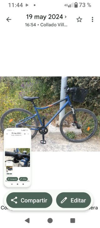 Bicicleta azul con cesta