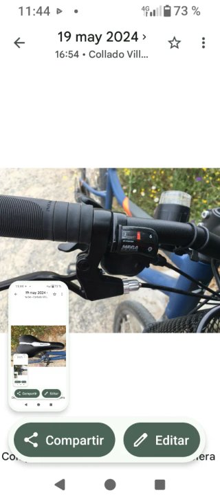 Bicicleta azul con cesta