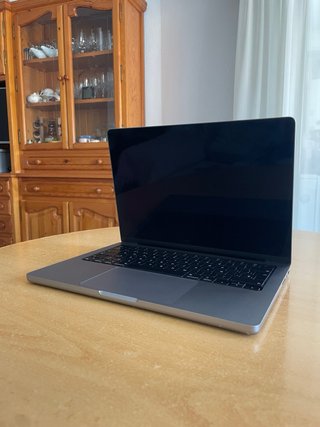 MacBook Pro 14" - Chip M2 Pro - 16GB RAM / 512GB SSD
