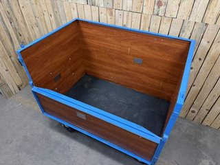 BOX CON RUEDAS 135X85X110CM