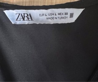 Vestido corto negro cuello encaje. Talla L. Zara.