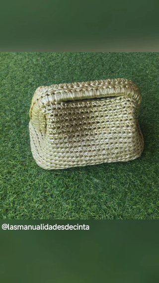 Bolso de ganchillo dorado