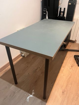 Mesa de madera gris