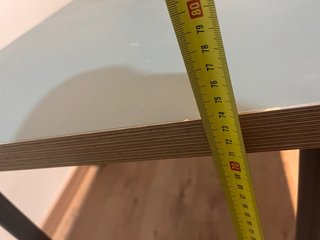 Mesa de madera gris