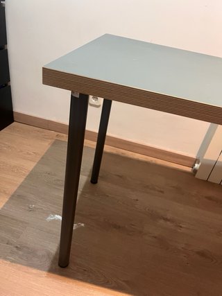 Mesa de madera gris