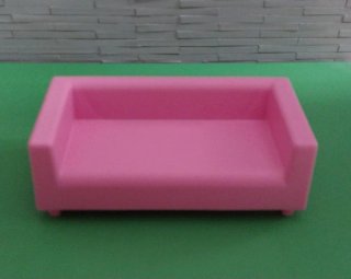 Sofá rosa para muñecas