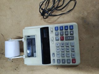 Calculadora Casio HR-NOT con rollo