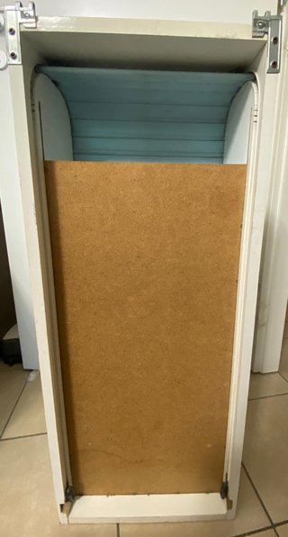 Mobiletto con serranda bianco e azzurro