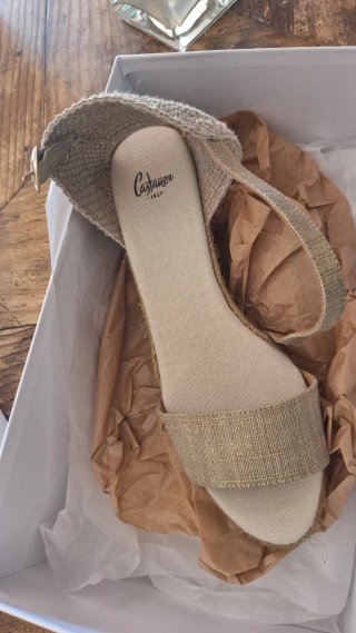 Alpargatas cuña Castañer nuevas beige/doradas