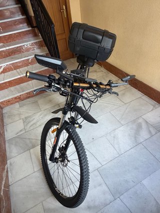 Bicicleta Eléctrica en perfecto con accesorios !!