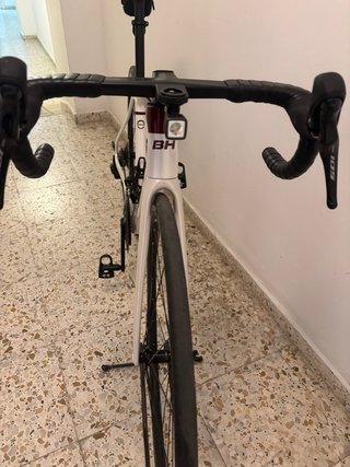 Bicicleta de carretera BH 2025