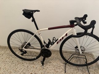 Bicicleta de carretera BH 2025