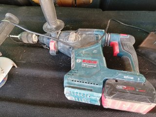 Bosch Radial y Taladro Percutor a Batería