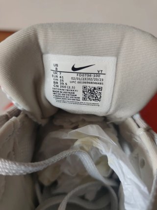Zapatillas Nike Plata y Blanco