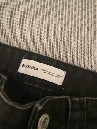 Falda vaquera cargo Bershka negra