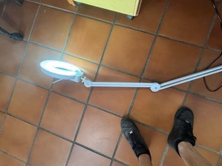 Lámpara de mesa blanca