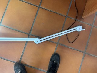 Lámpara de mesa blanca