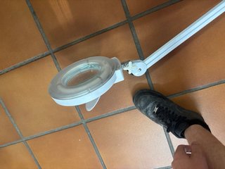 Lámpara de mesa blanca