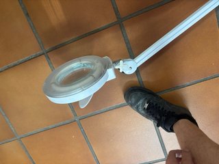 Lámpara de mesa blanca