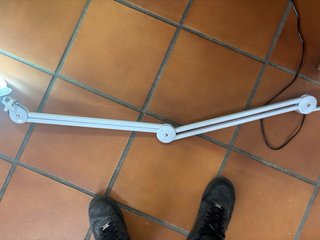 Lámpara de mesa blanca