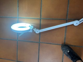 Lámpara de mesa blanca