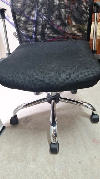 Silla de oficina negra