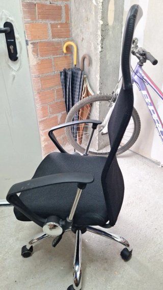 Silla de oficina negra