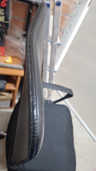Silla de oficina negra