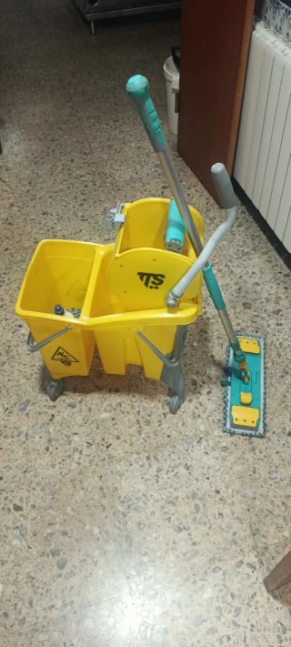 Cubo de fregar grande