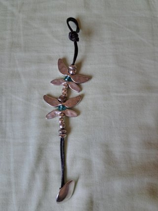 Pulsera cuero y acero con libélulas