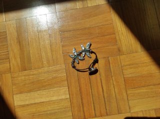 Pulsera cuero y acero con libélulas