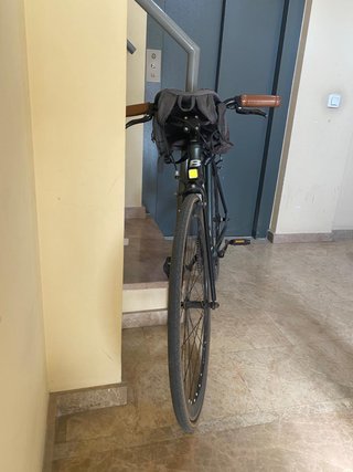 Bici urbana verde asiento y puños de cuero