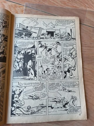 Comic antiguo y figura antorcha humana