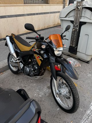 Yamaha XT660 2007 Enduro Negra y Amarilla