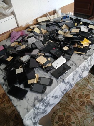 Lote de teléfonos móviles