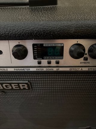 Amplificador Behringer Ultratwin GX212 2x60W
