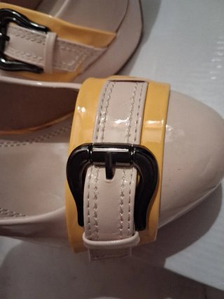 Zapatos tacón Belle Women beige y amarillo
