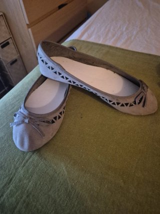 Manoletinas grises con detalles