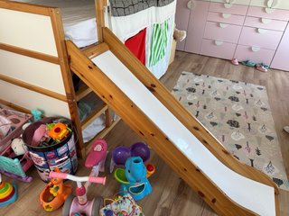 Cama Kura con dosel y tobogán