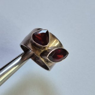 Anillo antiguo plata con piedras rojas