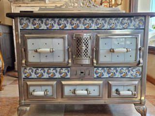 Antigua cocina hierro fundido y azulejos
