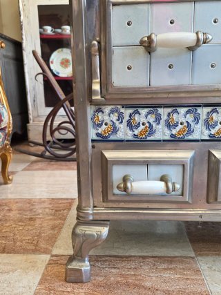 Antigua cocina hierro fundido y azulejos