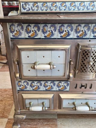 Antigua cocina hierro fundido y azulejos