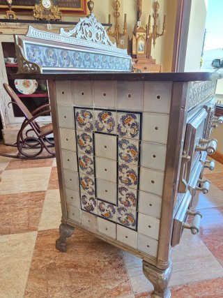 Antigua cocina hierro fundido y azulejos