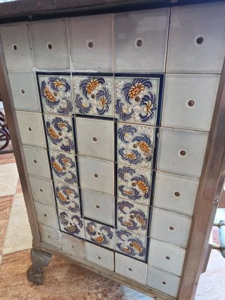 Antigua cocina hierro fundido y azulejos