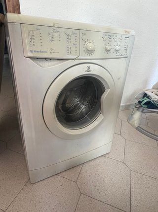 Lavadora Indesit  Tiene un fallo leve