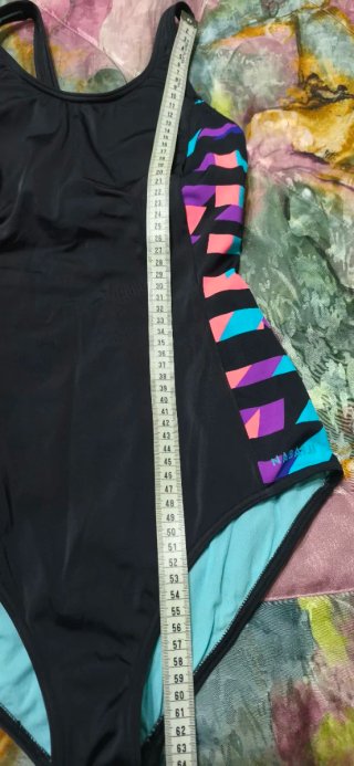 Bañador deportivo negro y multicolor