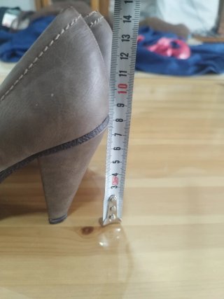 Zapatos de salón tacón beige y marrón